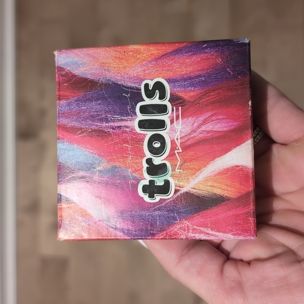 Mac good luck trolls powder - glow rida